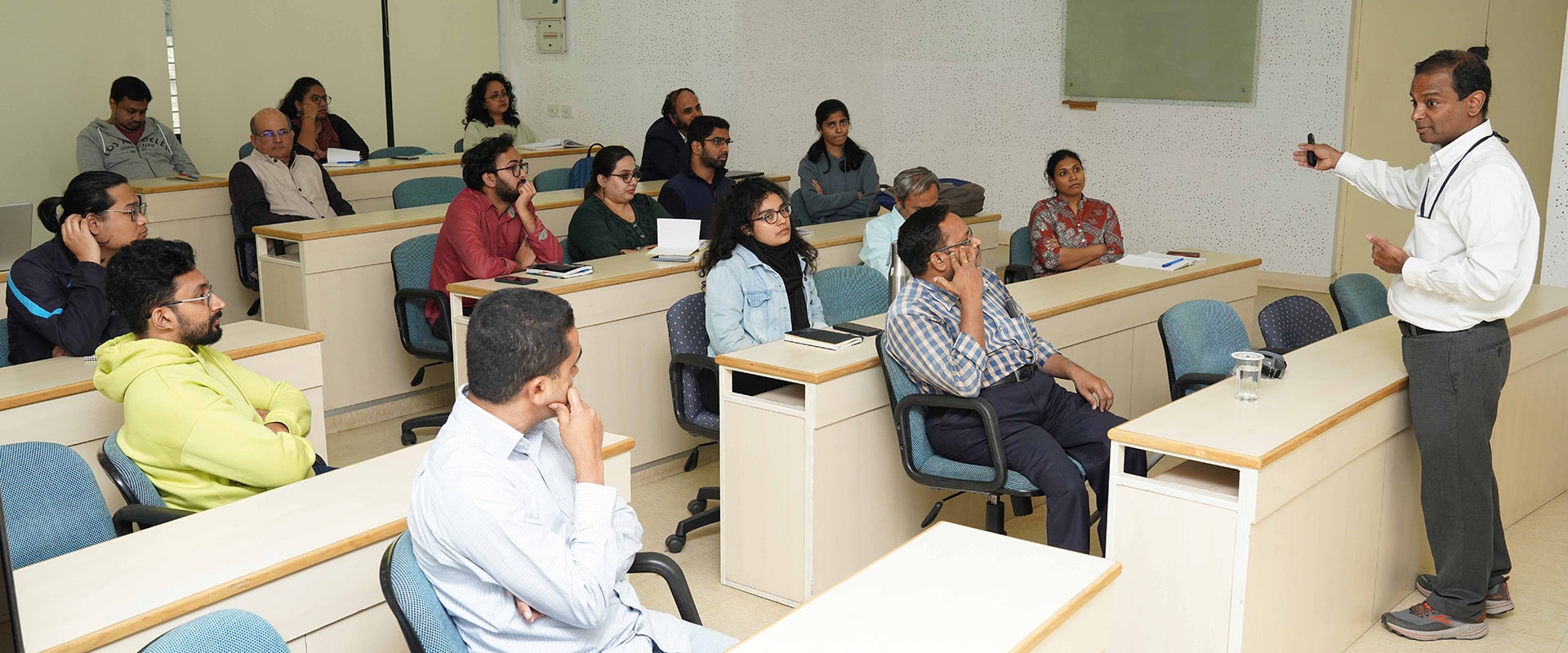 Prof. Suresh Muthulingam, The Pennsylvania State University, spoke at the research seminar titled " Does Water Scarcity Affect Environmental Performance? Evidence from Manufacturing Facilities in Texas". The seminar was organized by the Research and Publi