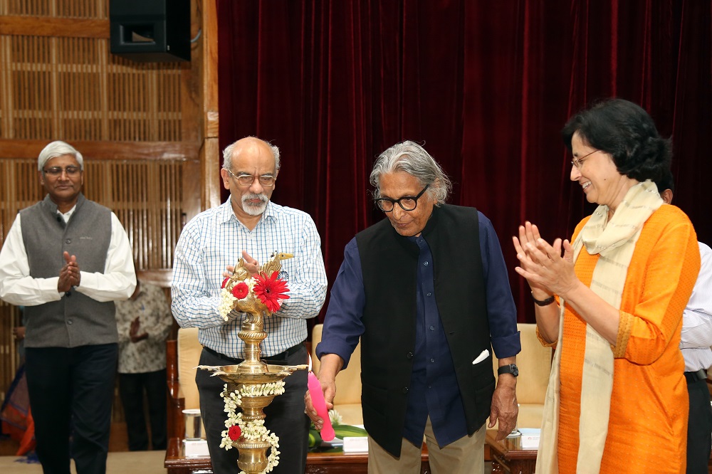 Pritzker Laureate Dr. Balkrishna Doshi inaugurates the 46th Foundation Day celebrations at IIMB on October 28, 2019.