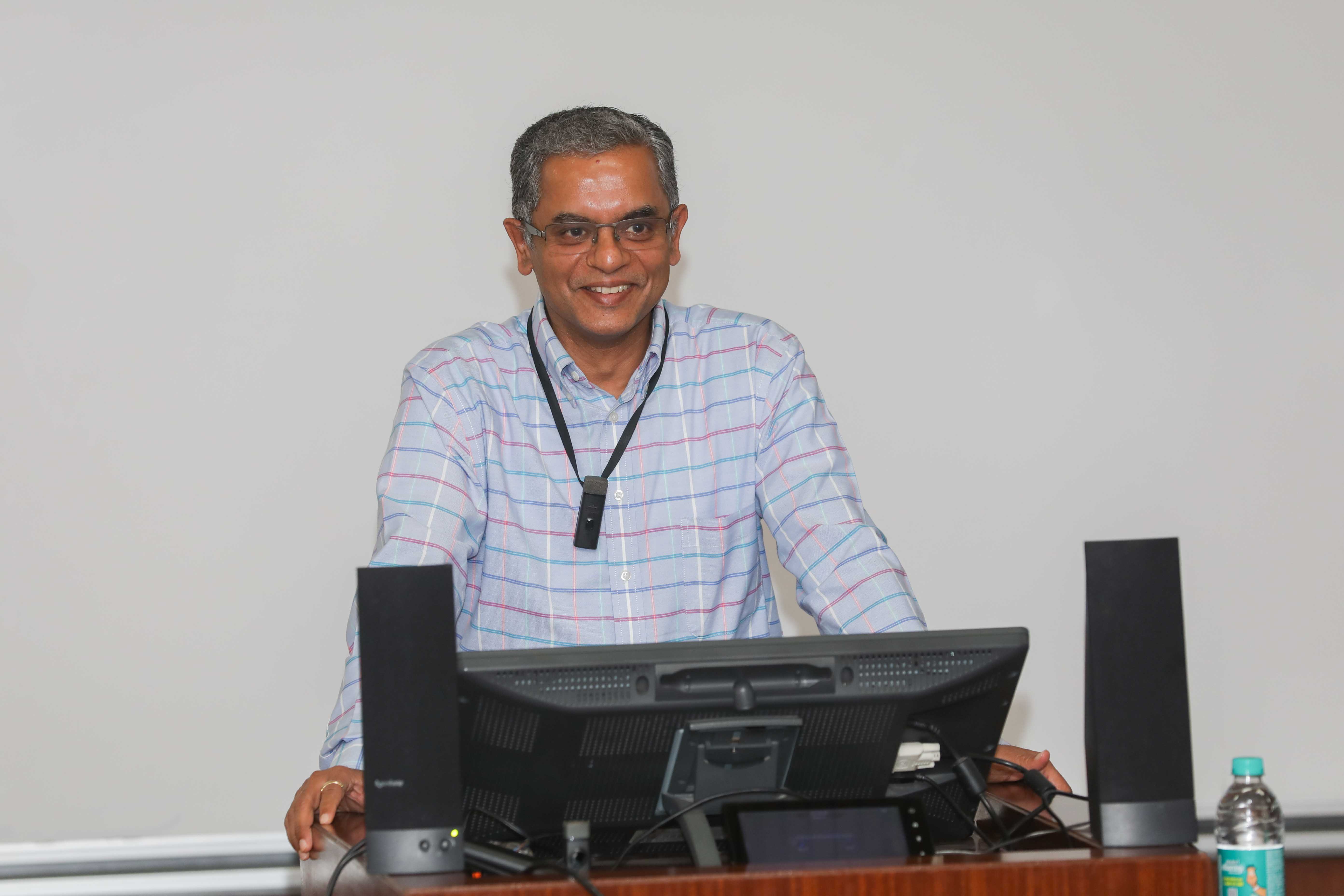 Prof. Praveen Pathak speaks on ‘Cryptocurrency Price Determinants and Price Efficiency’.