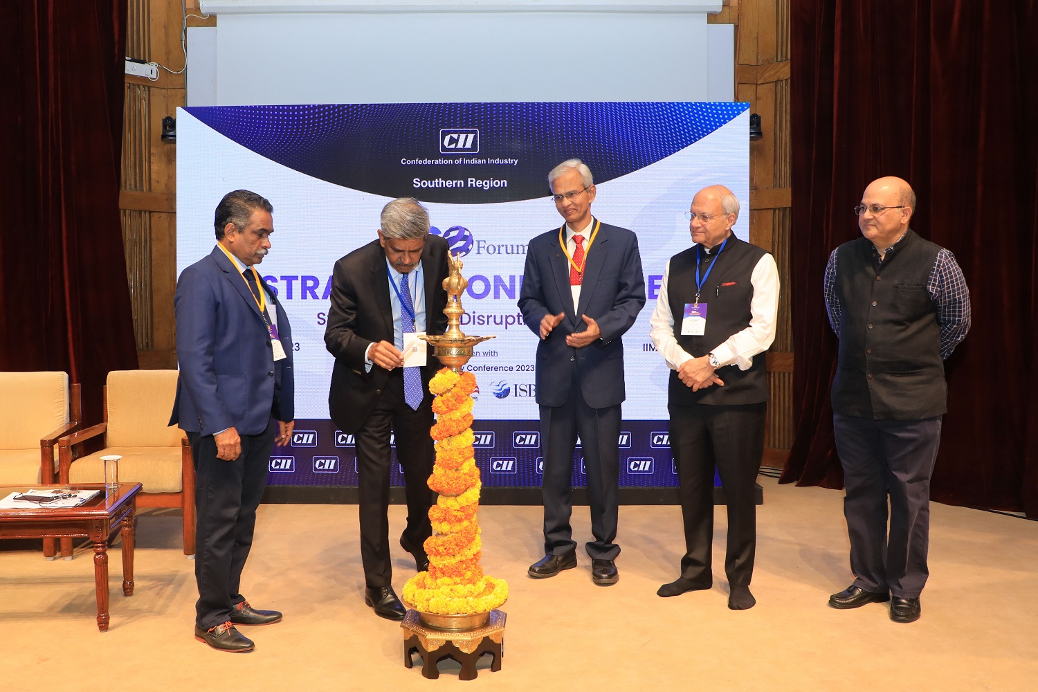 (L-R) Perry Goes, Business Transformation Advisor | MSME Mentor, Shiv Shivakumar, Operating Partner, Advent International, A.K. Parameswaran, Chairman, CII CSO Forum, Ajai Chowdhry, Founder, HCL and Chairman, EPIC Foundation and Prof. Rishikesha T Krishnan, Director, IIMB, Inaugurates the conference.