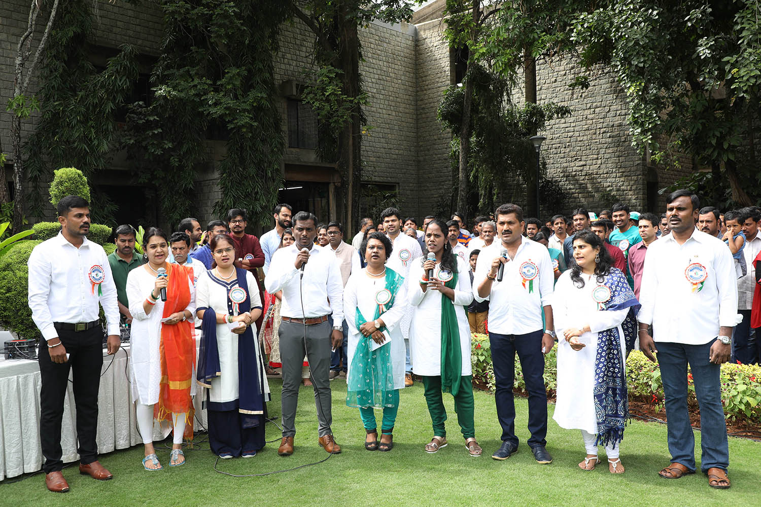 The IIMB community celebrates Independence Day with patriotic songs.