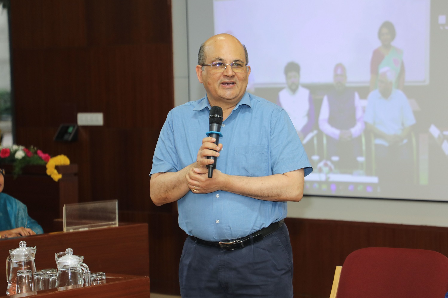 IIMB Director Professor Rishikesha T Krishnan congratulates everyone who contributed to the IIMB Song.