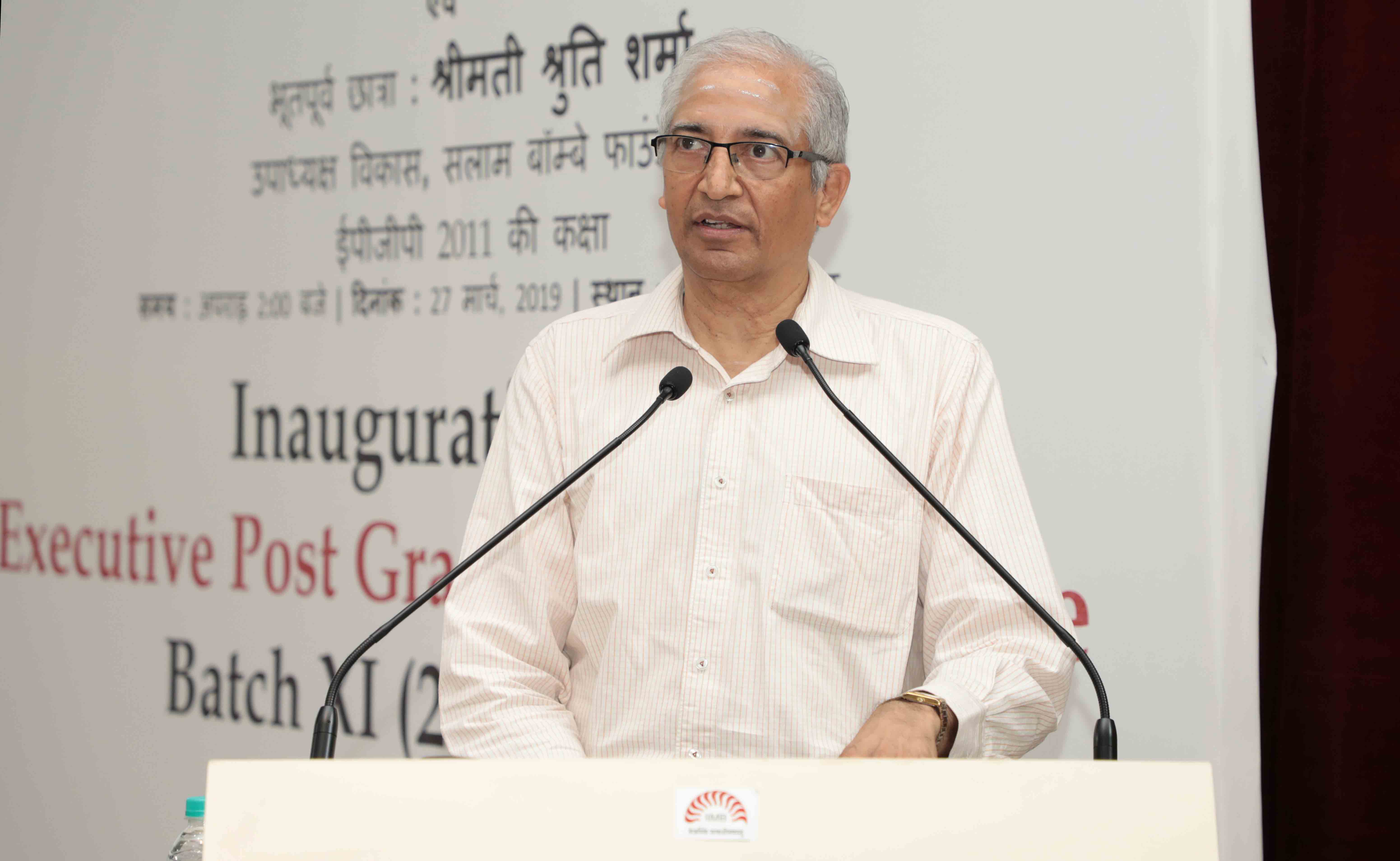 Prof. R Narayanaswamy, Chair, Executive Post Graduate Programme in Management, IIMB welcomes the incoming students to the programme.