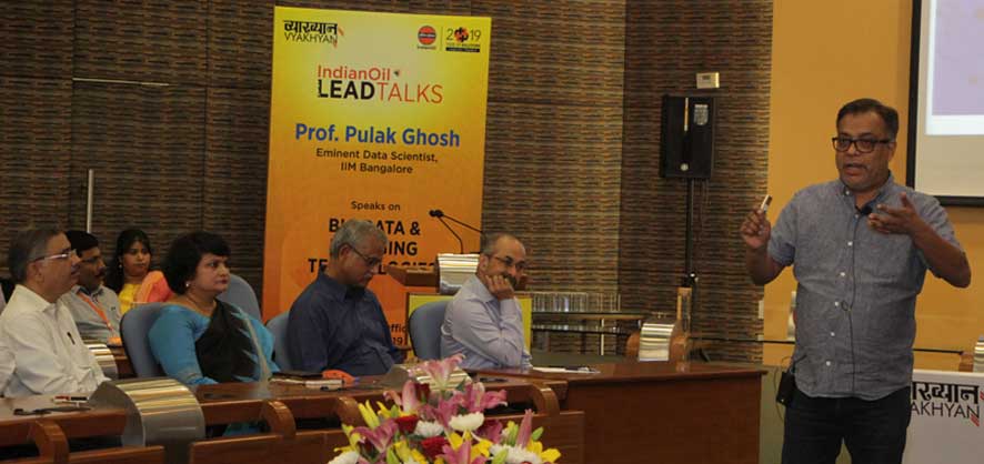 IIMB Professor Pulak Ghosh delivers the first lecture of the VYAKHYAN ...